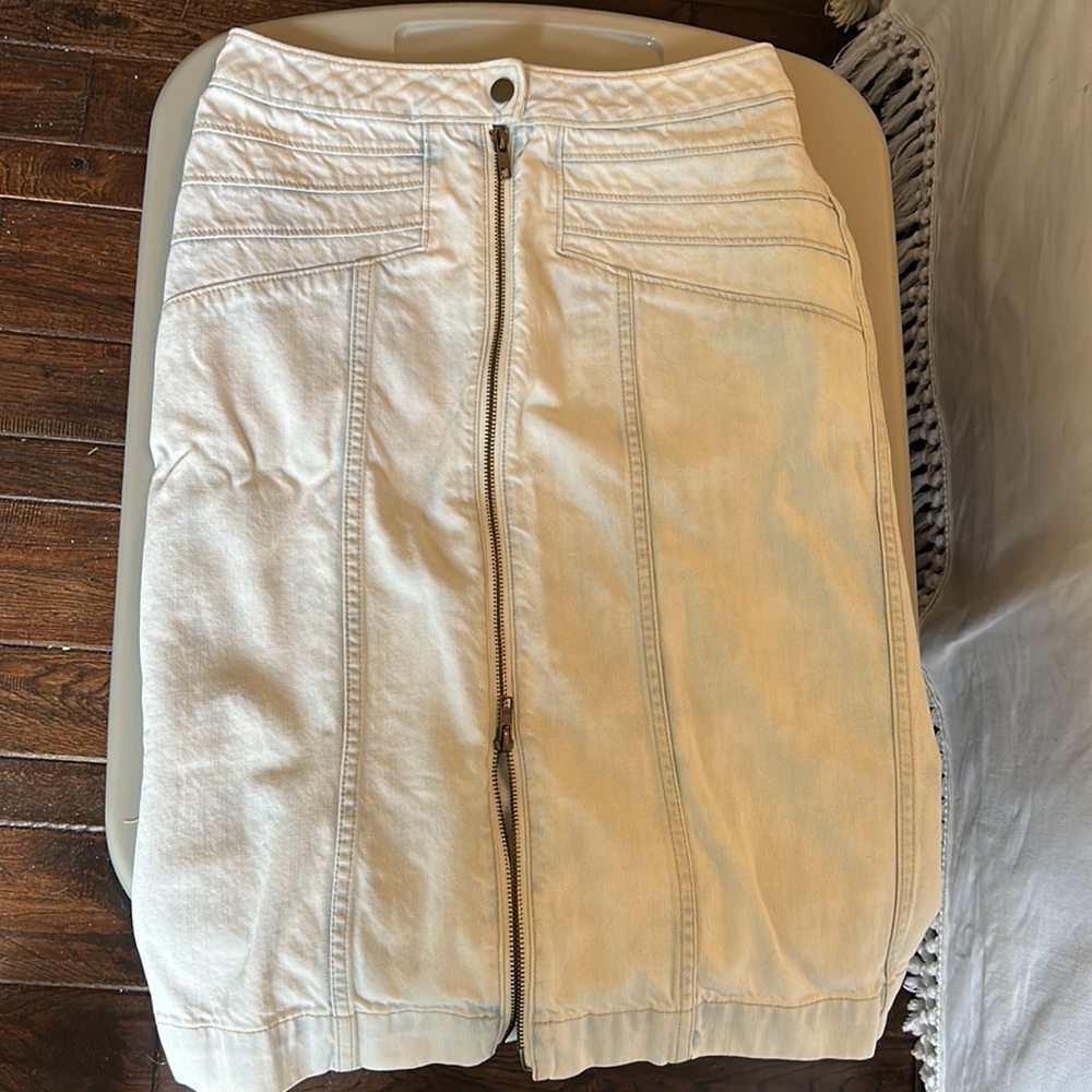Pilcro, high waisted pencil skirt about knee length; light wash